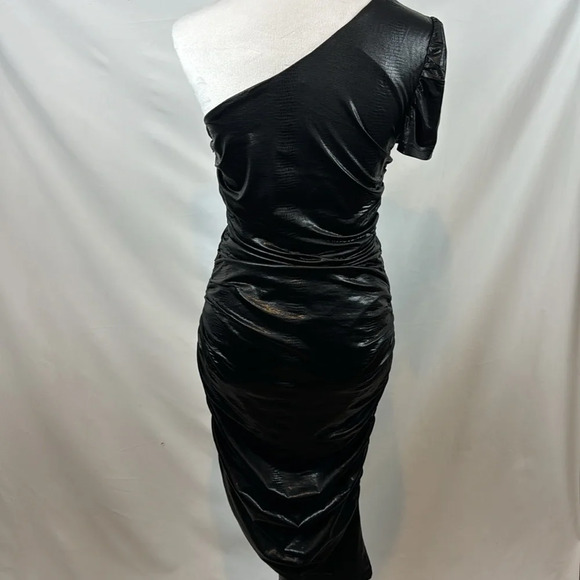 Lulu's It's Your Night Black Metallic one Shoulder Ruched Bodycon Dress Size M - Picture 10 of 12